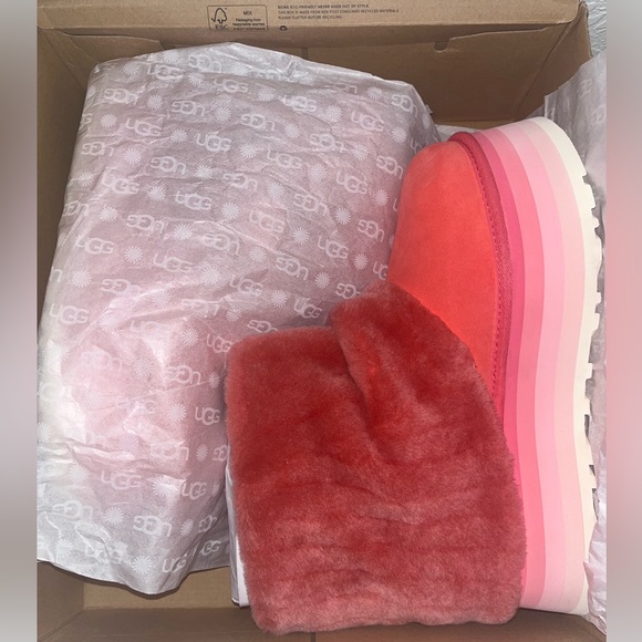 UGG Mini Sherpa Corduroy Platform Boot NIB 11US CHURRO UGGS in NANTUCKET CORAL - Picture 4 of 10